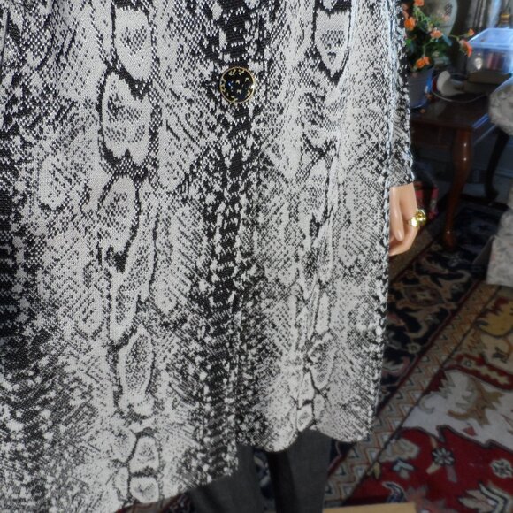 St. John Collection Black & White Python Print Santana Knit Swing Coat Size 4 - Picture 12 of 16